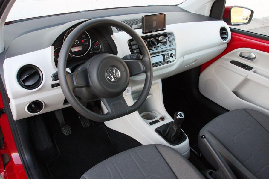  Volkswagen up! 2011 года  (фото 80 из 173)